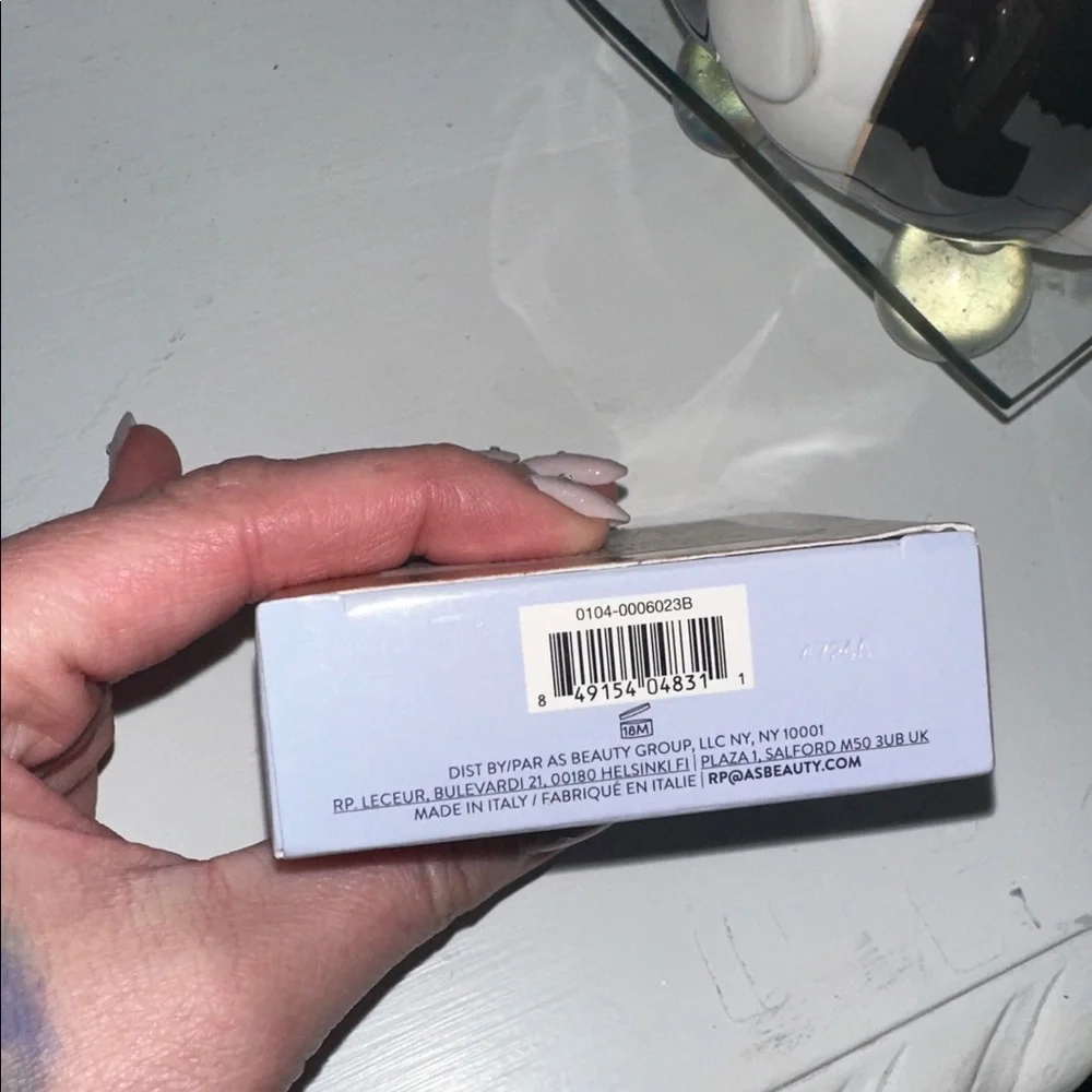 NIB LAURA GELLER Baked Balance-n-Brighten Color Correcting Foundation- Light